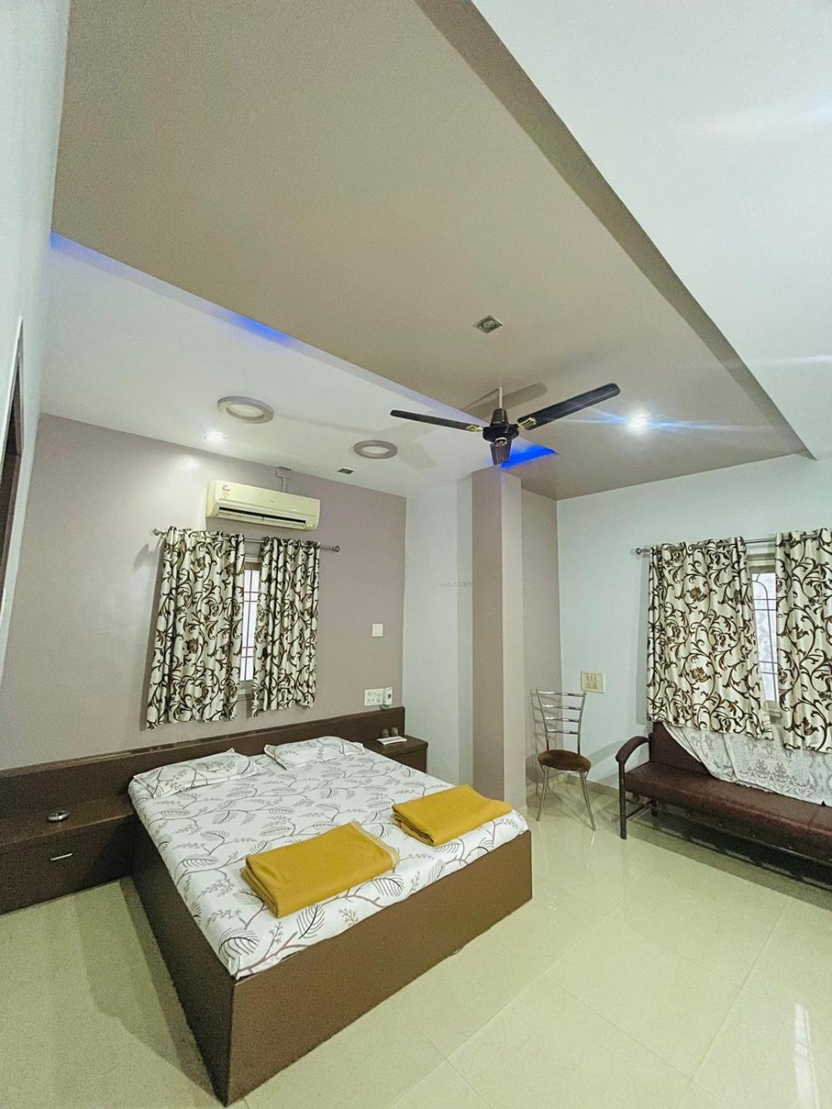 Hotel Rajdhani And Guest House Gujarat - Best Family Hotel In Halol Near Pavagadh And Halol Gidc Hālol Exterior foto