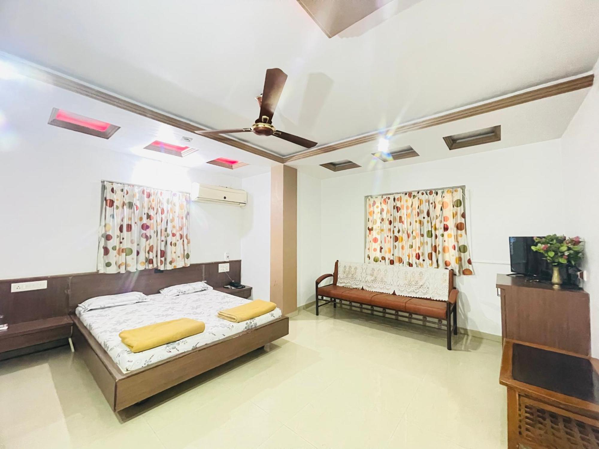 Hotel Rajdhani And Guest House Gujarat - Best Family Hotel In Halol Near Pavagadh And Halol Gidc Hālol Exterior foto